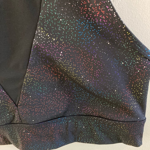 @poshizmynizz New ⭐️ Sports Bra w. Mesh Detailing - Picture 6 of 7